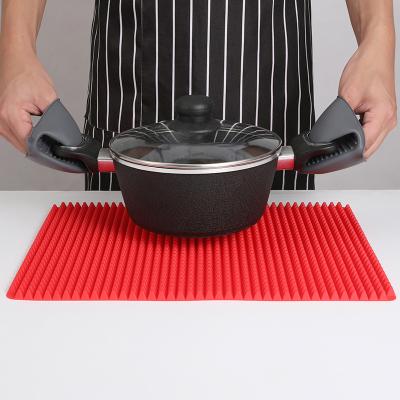 China Unique Design Easily Cleaned New Come In Tripod BBQ Silicone Function Mat Baking Mat Multi-Runner Grill Mat Easy To Clean And Reusable for sale