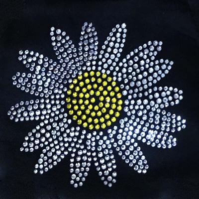 China Custom Popular Flatback Cyrstal Sunflower Design Rhinestone Transfer Design Iron On Hot Fix Pattern For Clothes for sale