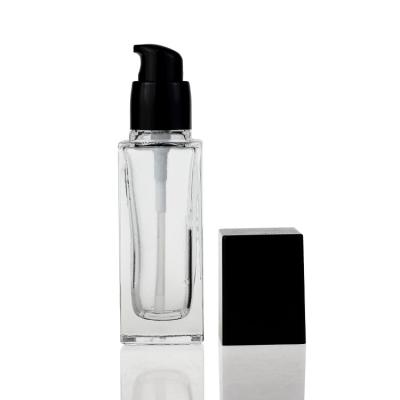 Chine la base liquide en verre clair de la place 40ml met en bouteille avec la couverture de noir de pompe à vendre