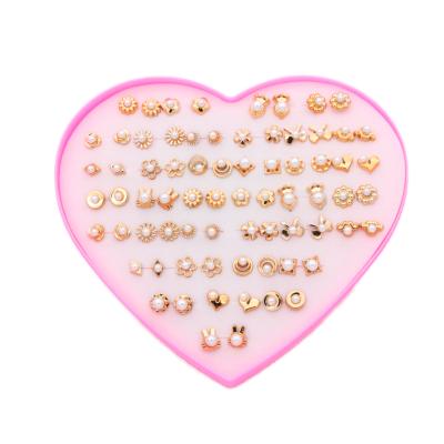 China 2022 FASHIONABLE Gold Plated Pearl Jewelry Stud Earrings Simple Irregular Stud Earrings Plastic Jewelry Stud Earrings for sale