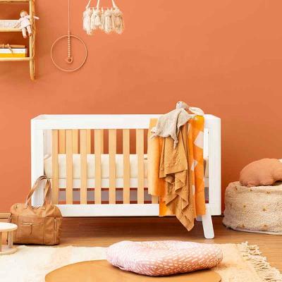 China Modern Adjustable Wooden Baby Cribs Boori Toddler Araucaria Toddler Bed Convertible Wooden Bed for sale