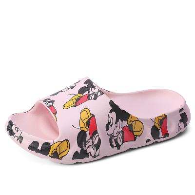 China Resin Printed Stylish Quick Dry Kids Slippers Mickey Mouse Lightweight Kids Slippers Sandals Shoes Men Slippers for sale