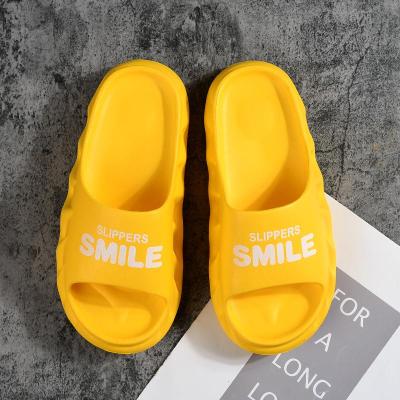 China Light Print Slippers 2020 Men's Summer No Logo Graffiti Slippers Beige Slippers for sale