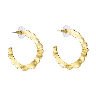 China Hyperbole 2022 Gift Opening Party Trendy Popular Elegant Jewelry Half Wavy Shape Metal Circle Stud Earrings For Women for sale