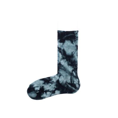 China Sporty Unisex Fashion Link Dye Socks Graffiti Art Crew Half Terry Socks Fitness Skateboard Socks for sale