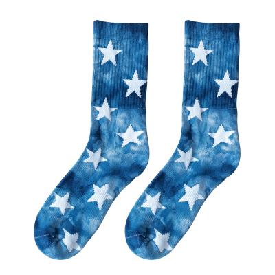 China Breathable Men's Unisex Tie Dye Knocks Women Cotton Crew Sports Knocks Terry Cushion Moisture Outdoor Athletic Socks for sale