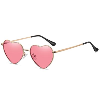 China Fashion Sunglasses 2021 Cute Heart Polarized Sunglasses New Retro Style Popular Pink Heart-shaped Lenses for sale