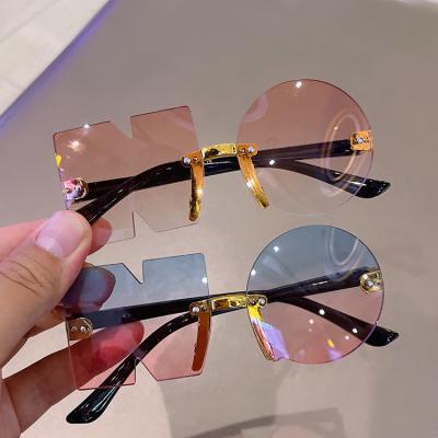 China Fashion Sunglasses 2021 Fashion Style Cute Design No Letters Gradient Color Kids Rimless Round Sunglasses for sale