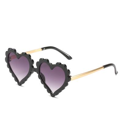 China 2021 fashion lovely sunglasses children's heart flower shape small babies heart sunglasses for sale