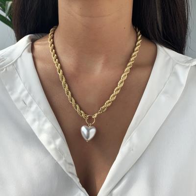 China Fashionable baroque thick chain white heart pearl necklace retro style jewelry pendant necklace for sale