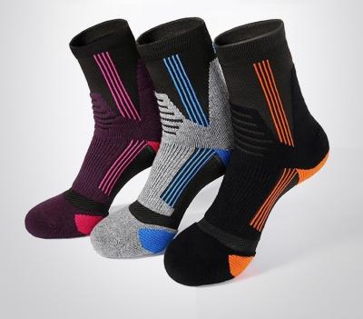 China Custom CoolMax Quick Dry Breathable Logo Sports Socks QUICK DRY Running Socks Women for sale