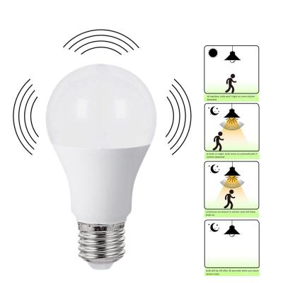 China Residential Smart Light E27 E26 B22 Lamp 8W PIR Indoor Motion Sensor Led Daylight Bulb for sale