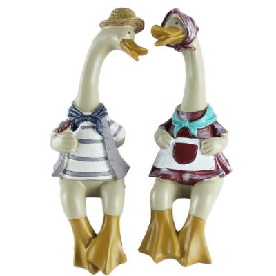 China Creative Home Crafts American Pastoral Country Retro Europe Resin Couples Goose Ornaments for sale