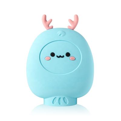 China Lovely cartoon deer water injection silicone hot water bag cute cartoon pattern silicone portable hot water bag small for sale