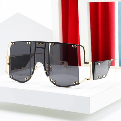 China New Fashion Sunglasses Fashion Women Deep Arm Big Gold Frames One Piece Oversized Sunglasses for sale