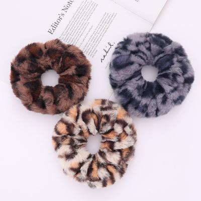 China Wholesale Elastic Hair Decoration Rope Ponytail Accessories Hair Scrunchies Bulk Stands Winter Leopard Print Fur Custom Scrunchies for sale