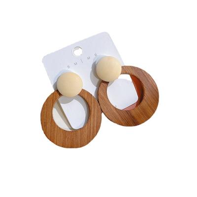 China FASHIONABLE Boho Simple Geometric Wooden Bead Circle Earrings For Women Vintage Splicing White Wood Earrings Jewelry Wholesale for sale