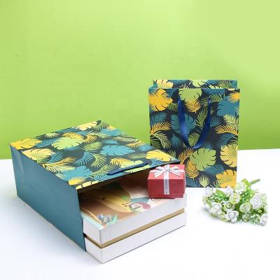 China Recyclable Hot Sale Flower Printing Gift Bags Reusable Gift Bags Bag Cheap Paper for sale