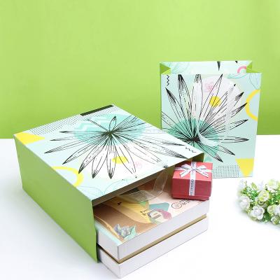 China Recyclable High Quality Colorful White Flower Gift Bag Cardboard Paper Custom Printed Shopping Bag for sale