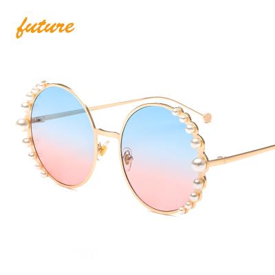 Cina 2021 fashion diamond sunglasses 2424 pearls studded luxury metal round sunglasses fashionable sunglasses women's sunglasses in vendita