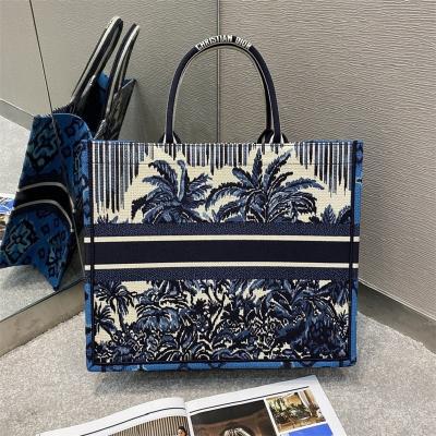 China Motion Detection 2022 Hot Sale Designer Handbags Famous Brands Women Trendy Tote Hand Bag Ladies Purse Fashion Handbag Luxury Canvas Tote Bag for sale