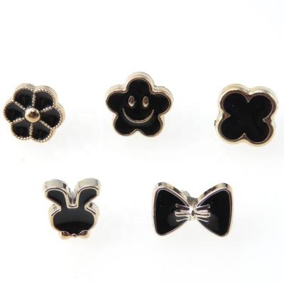 China Styles Color Customizable Pattern Flowers Brooches Shirt Accessories Zinc Alloy Breastpin for sale