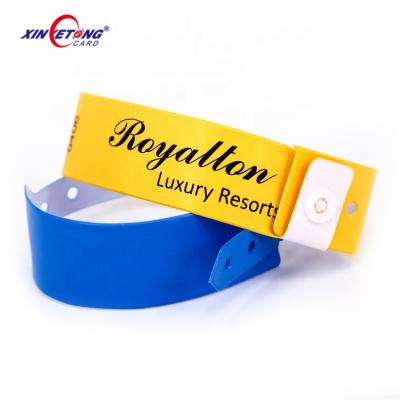 China Concert/Hospital/Meeting/Exhibition Event ID Wristband 13.56MHZ F08 Disposable PVC RFID Wristband for sale