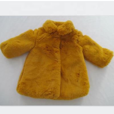 China Chaquetas lindas del bebé de la piel falsa que alinean las broches ocultadas calientes en venta