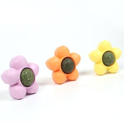 China 2023 Viable Hot Selling Catnip Ball Star Shape Rotating Ball Toys Catnip Edible Licking Toy for sale