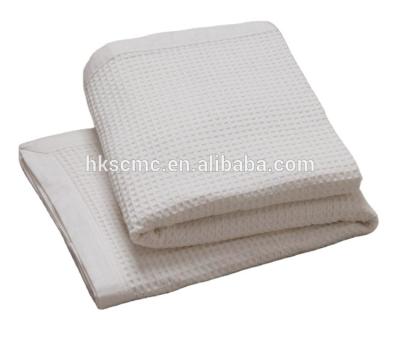 China High Sales Good Quality Anti-pilling Waffle Weave Hospital Blankets White 100% Cotton for sale