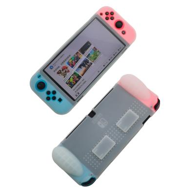 China Cuerpo de protección de diseño de agarre ergonómico con 2 ranuras de tarjetas de juego para Nintendo Switch OLED en venta