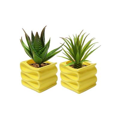 China GUANHONG style small design plant pot flower American modern decorative folded ceramic planter for sale