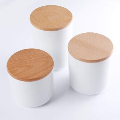 China Guanhong wholesale modern fashion ceramic candle jar with wooden lids for home decorate decoration for sale