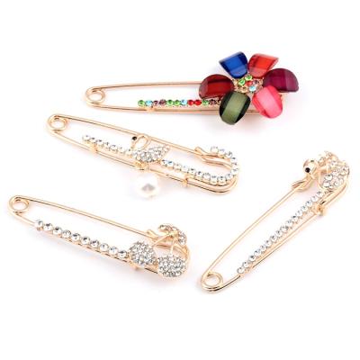 China 2021 Christmas Party Fashion Female Tasty Zircon Inlaid Swans Brooch Gold Plated Pearl Brooch Pin for sale