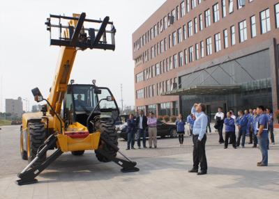 중국 2.5ton 7000mm 물통 부착을 가진 드는 고도 망원경 포크리프트 판매용