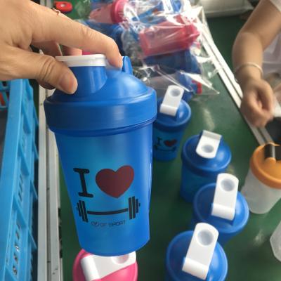 China Viable China Factory BPA Free Plastic Bottle Protein Shaker Cup 14oz Shaker Bottle for sale