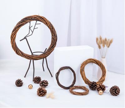 China Wedding Party Dry Stem Natural Rattan Ring Shop Door Window Hanging Wreaths Merry for sale