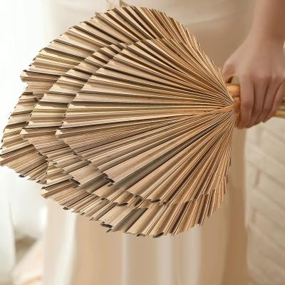 China Gift Wholesale Dried Decorative Wedding Preserved Palm Leaves Fan Bouquet For Home Decoration for sale