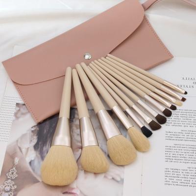 China Angular Blush High Quality New Design Professional Vegan Wholesale Makeup Brush Set High Wooden Handles for sale