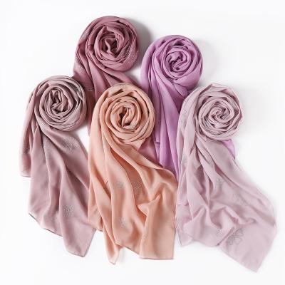 China 2022 Hot Luxury Muslim Chiffon Hijab Women With Clover Diamond Lady Shawl Head Scarves Fashion Pearl 70cm*180cm for sale