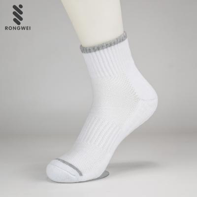 China Antibacterial Custom Breathable Mans White Cotton Sports Socks for sale