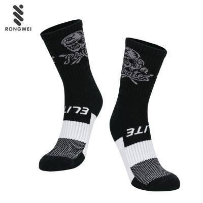 China Antibacterial Custom Black Thick Pattern Basketball Pirate Sports Running Socks for sale