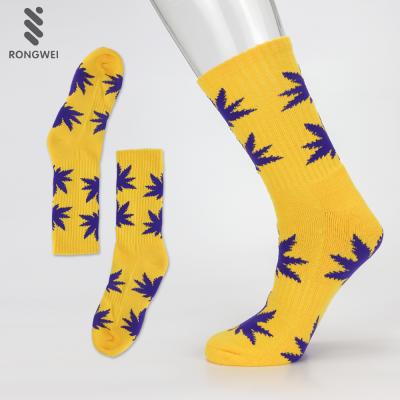 China Antibacterial Custom Design Fashion Crew Maple Leaf Sports Free Socks for sale