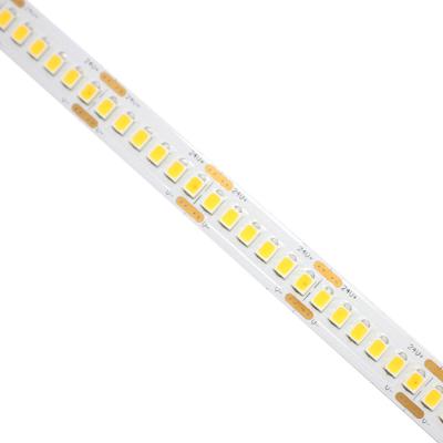 China La corriente constante DC24V 2835 120LED el 14,4W/M 5M/Roll con IC construyó la tira de la flexión del LED en venta