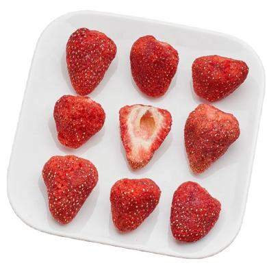 China FD Dry Freeze Dried Strawberry Slices Granules Powder Delicious Fruits for sale