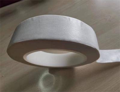 中国 2800V Voltage Resistant White Aramid Paper Insulation Tape 5% Elongation 90N/cm Tensile Strength 販売のため