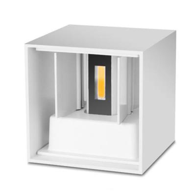 China Garden Cube Shape Beam Angle IP65 Adjustable LED Outdoor Down Wall Light for sale