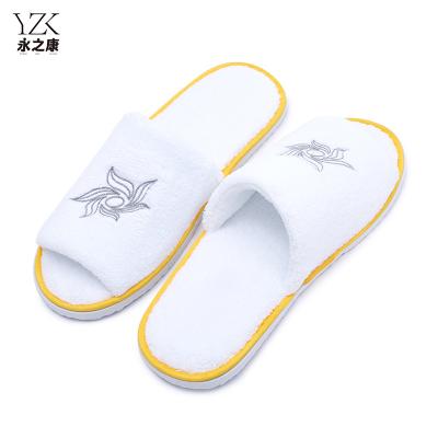 China Exquisite Disposable Hotel Amenities Luxury Coral Fleece Hotel Slippers Logo Disposable Slippers Eco Friendly Slippers For Hotel for sale