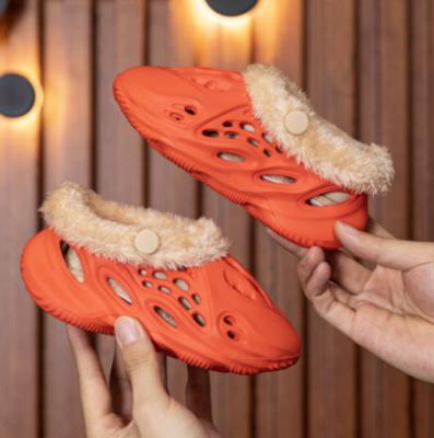 China Fashion Trend Fashion Shoes Slippers Winter Clogs Furry Slides Comfortable Sports Shoes For Women Men Foam Yeezy Runner for sale