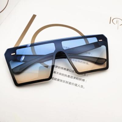 China Fashion Sunglasses Wholesale Luxury Vintage Classic High Quantity Women's Eyewear for sale